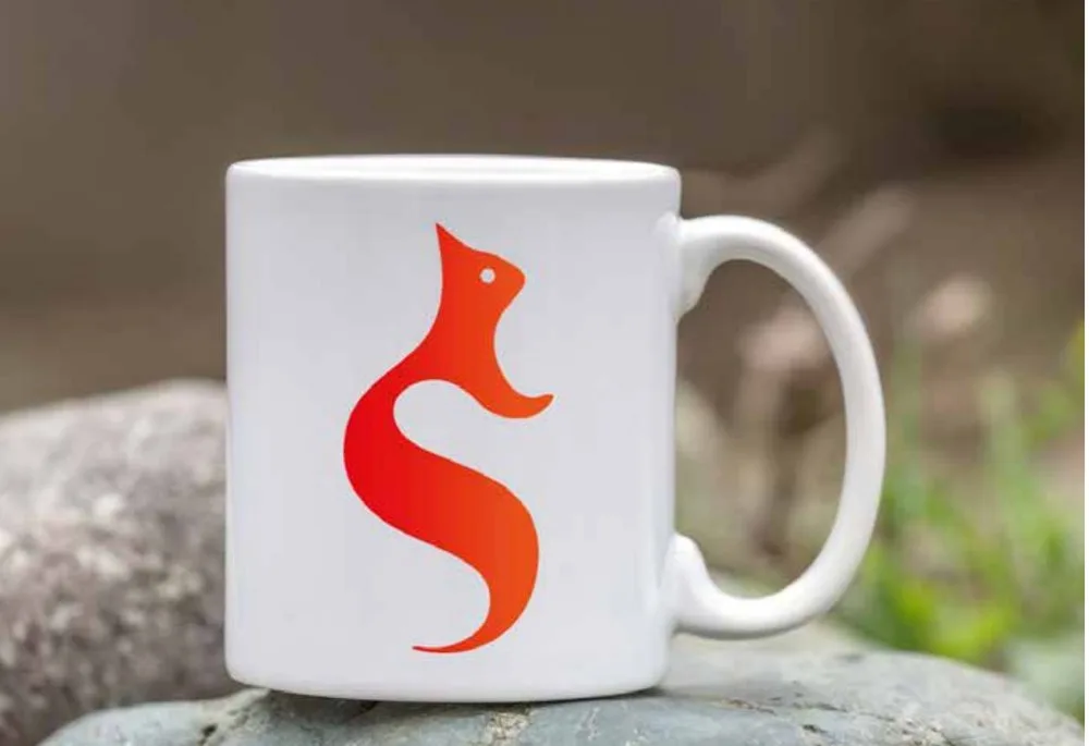 Tasse mit dem roten Eichhörnchen-Logo von Sherwood